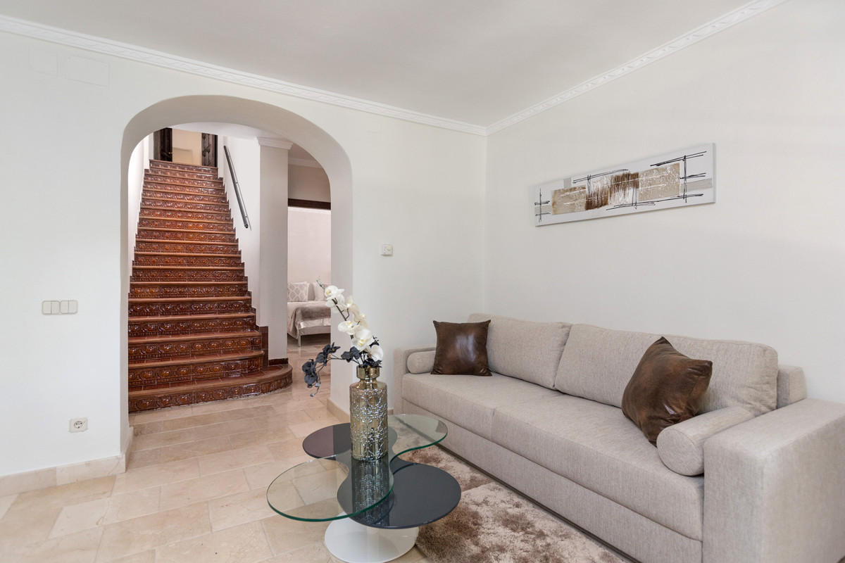 12 Bedroom Villa in Benahavís - Foto 36