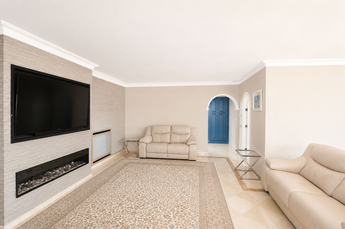 4 Bedroom Villa in Marbella - Photo 14