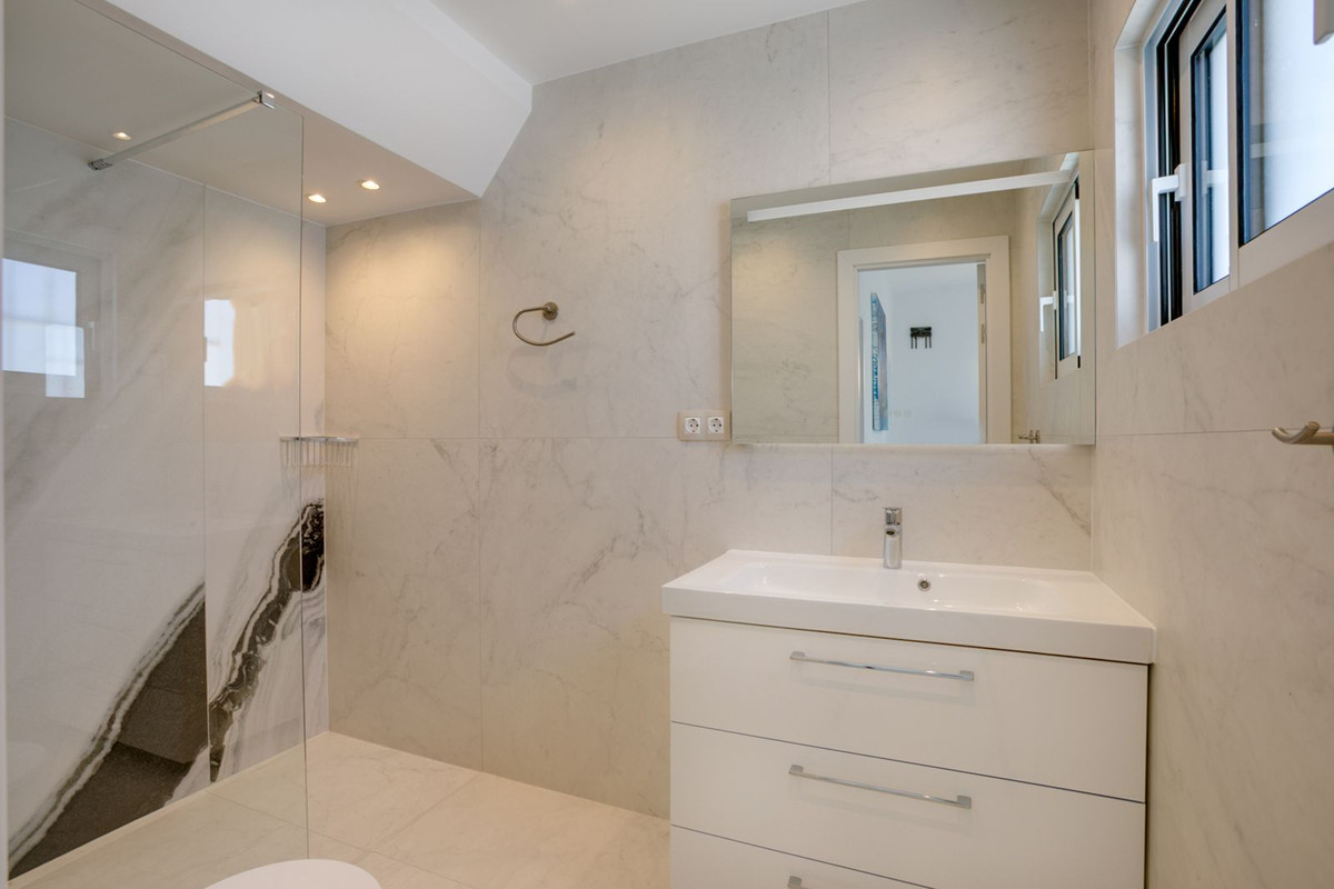 3 Bedroom Villa in Estepona - Photo 17