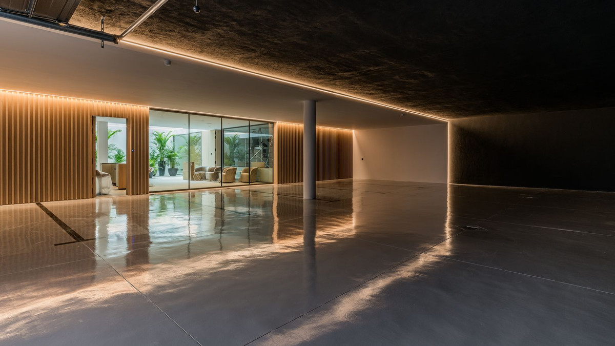 5 Bedroom Villa in Marbella - Photo 43