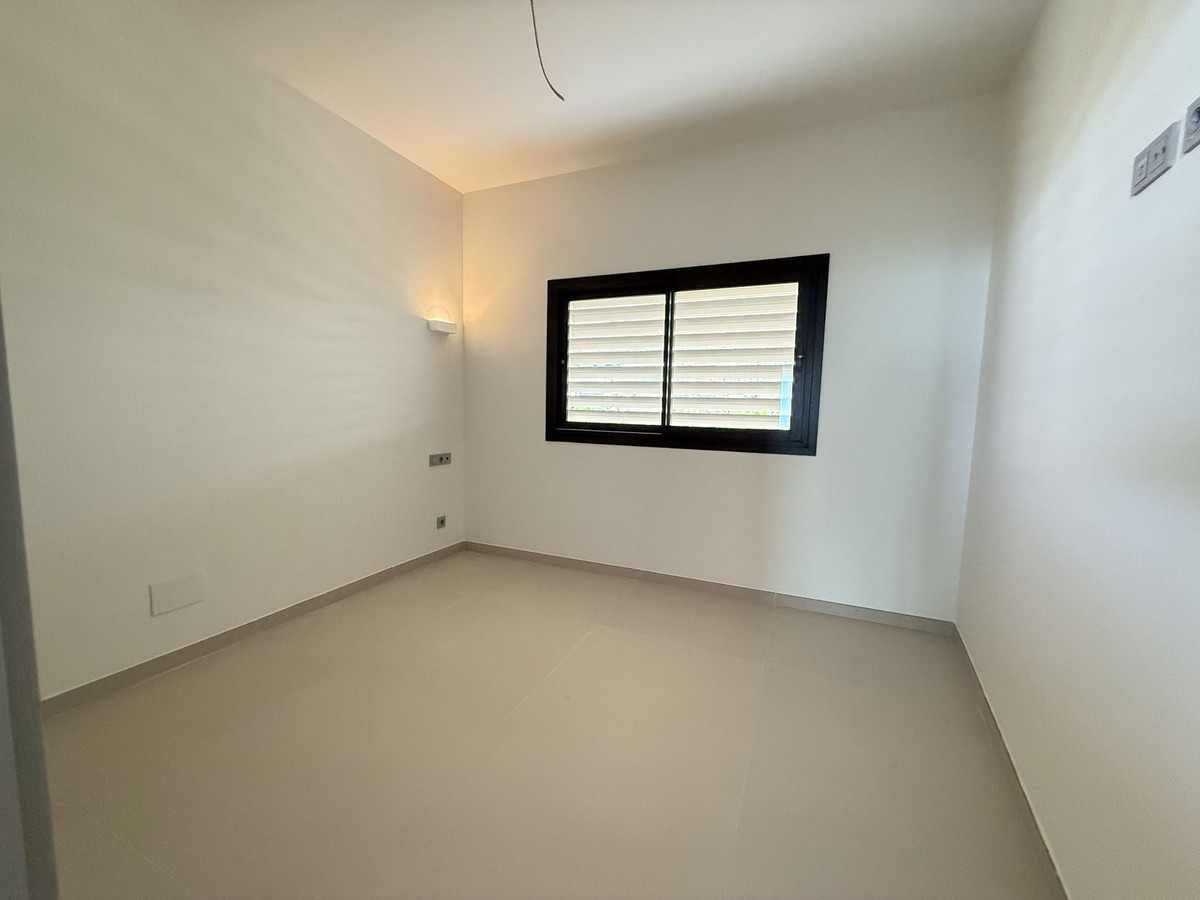 3 Bedroom Apartment in Benalmádena - Photo 21