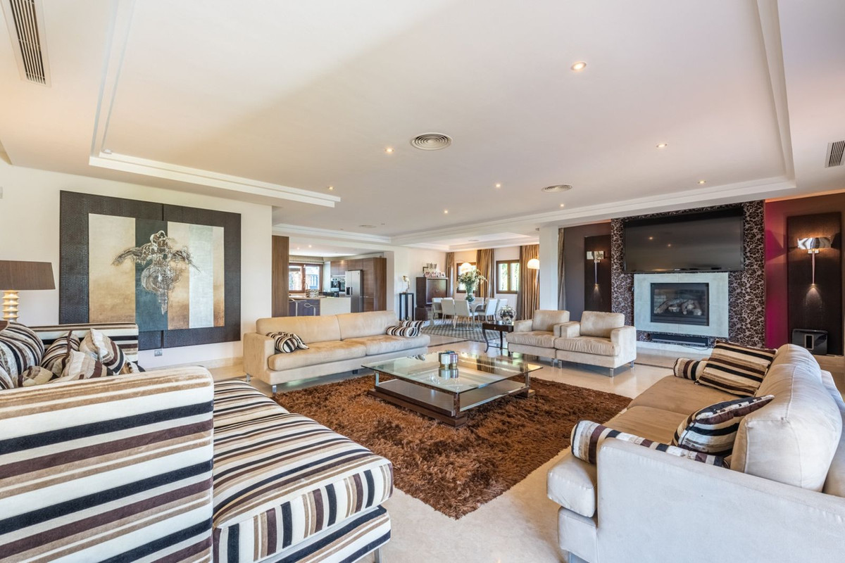 7 Bedroom Villa in Marbella - Photo 10