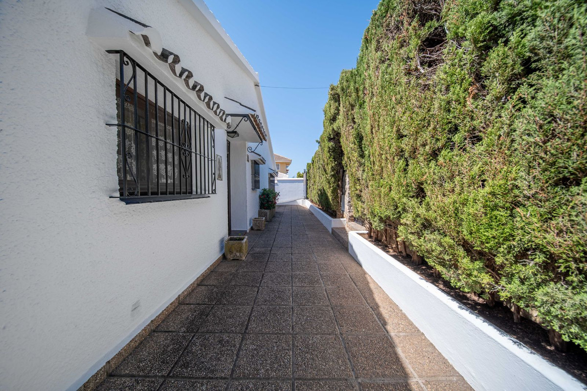 3 Bedroom Villa in Fuengirola - Photo 42