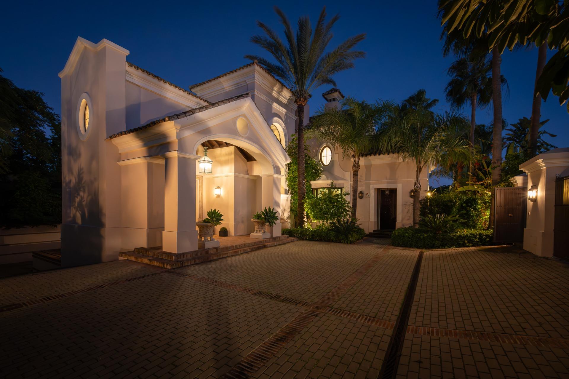 8 Bedroom Villa in San Pedro de Alcántara - Photo 10