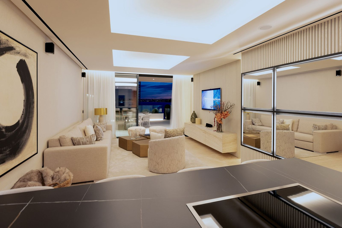 2 Bedroom Apartment in Estepona - Фото 10