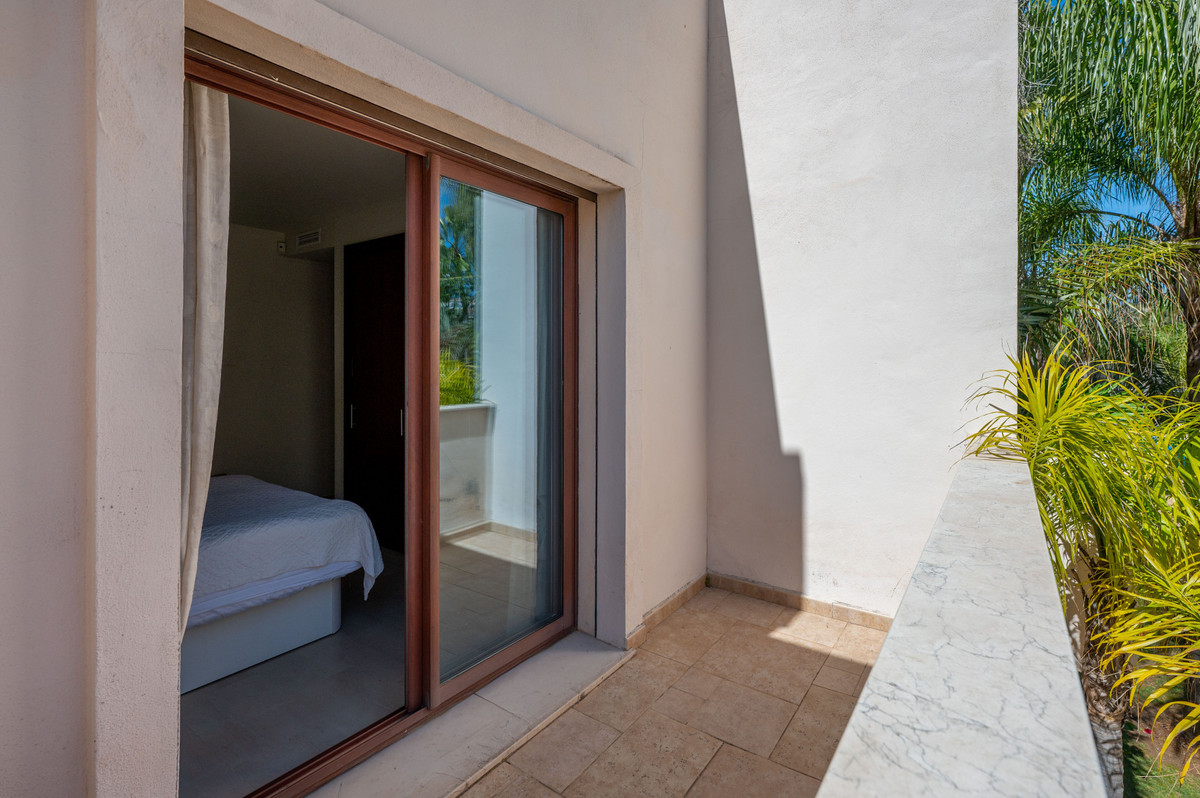2 Bedroom Apartment in Marbella - Photo 20