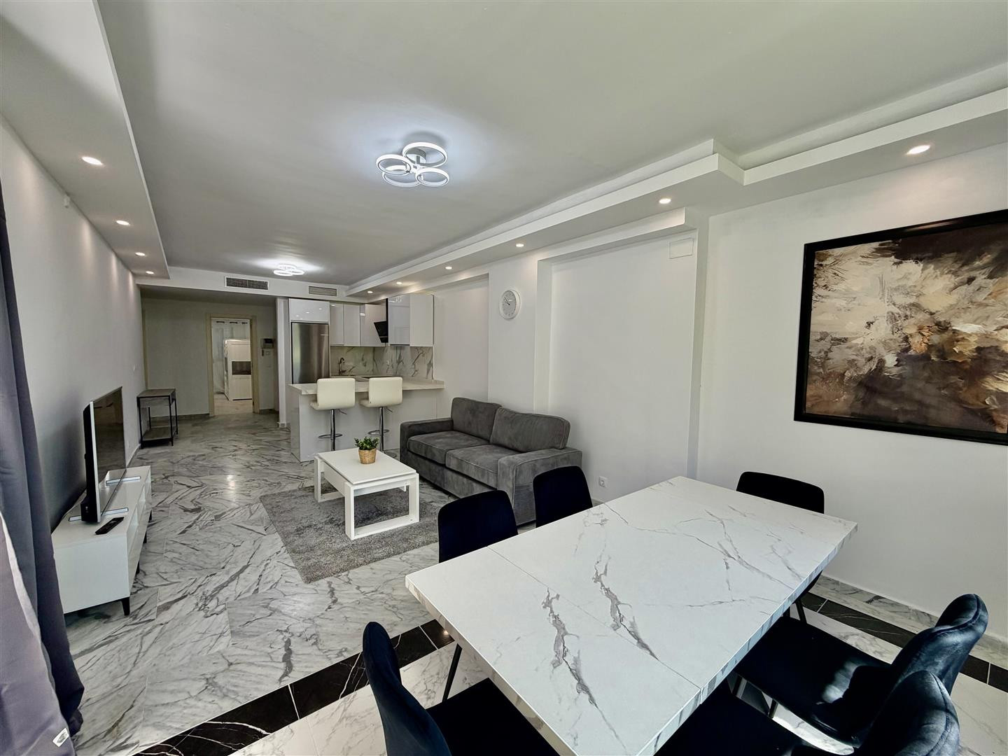 3 Bedroom Apartment in Marbella - Photo 3