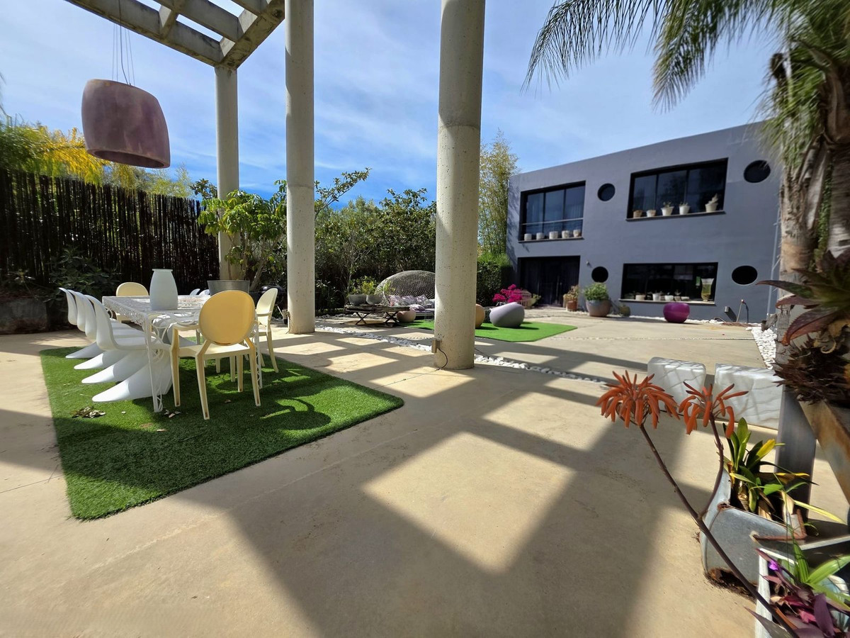 5 Bedroom Villa in Estepona - Photo 11