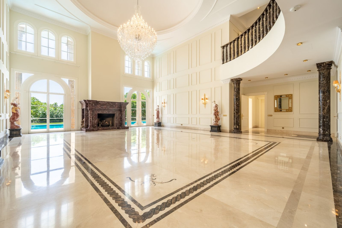 10 Bedroom Villa in Marbella - Photo 7