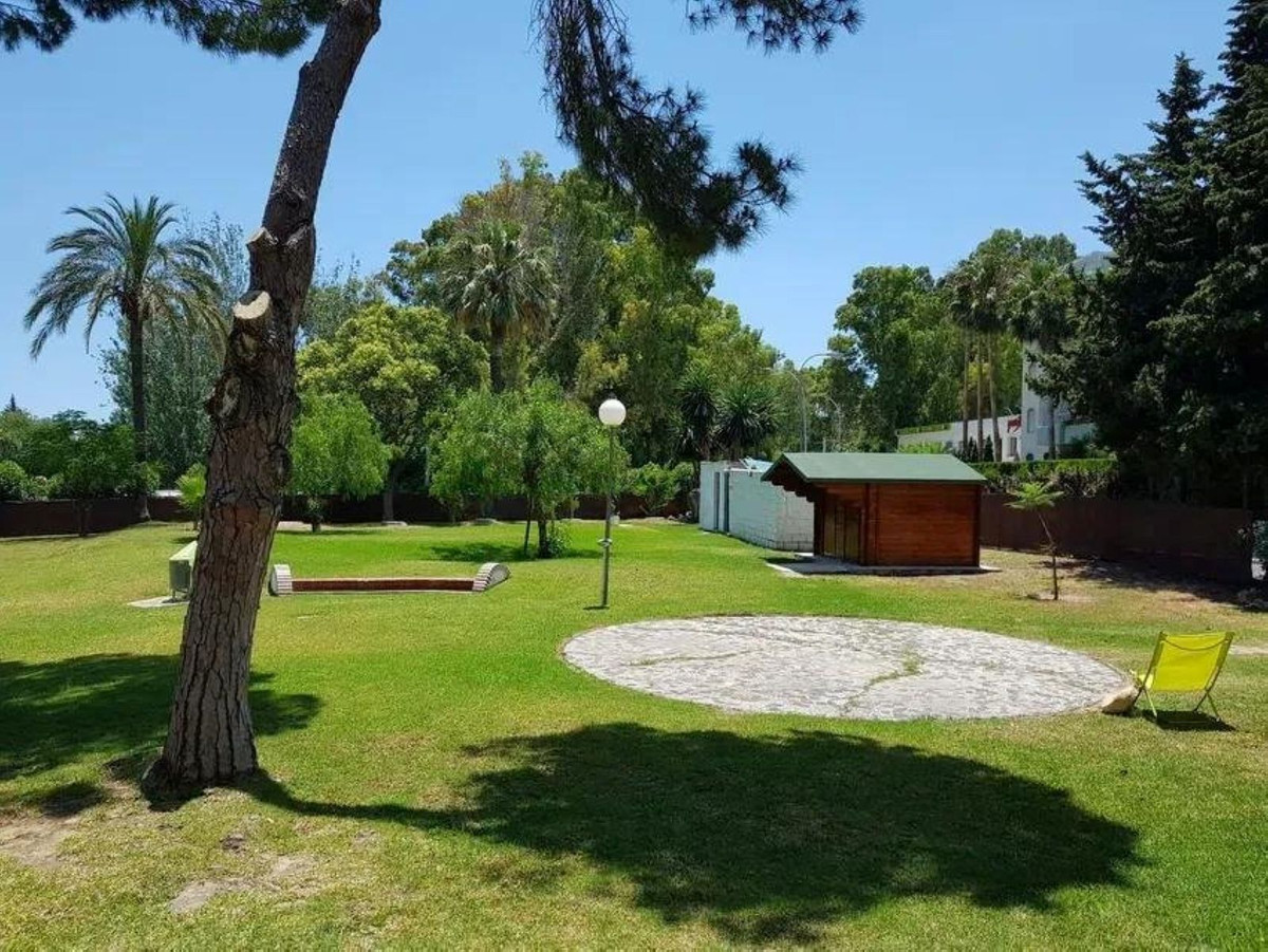 2 Bedroom Apartment in Marbella - Photo 22