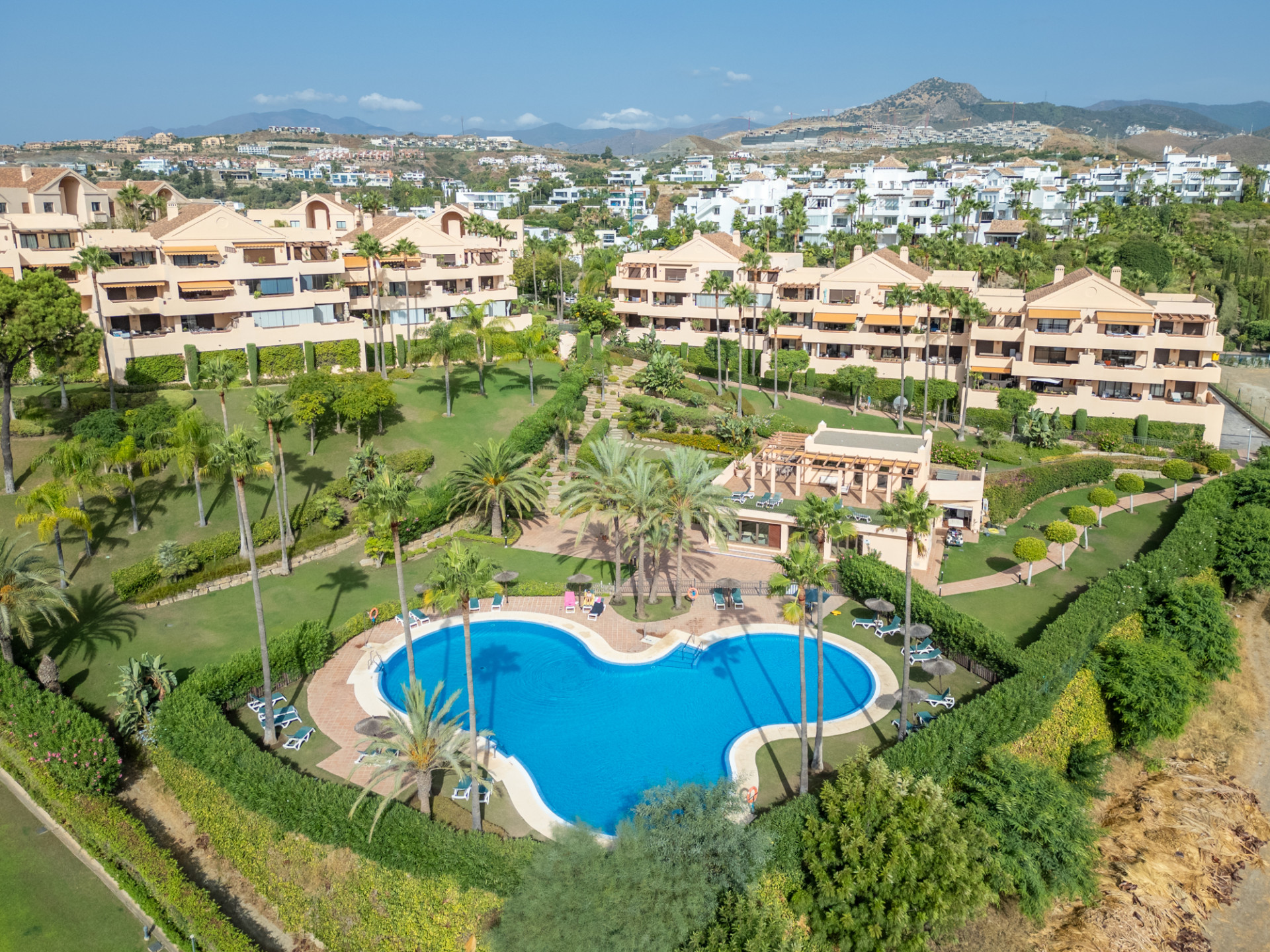 2 Bedroom Penthouse in Benahavís - Photo 34