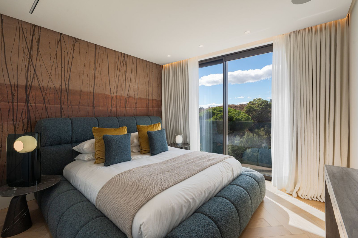 5 Bedroom Villa in Marbella - Photo 18