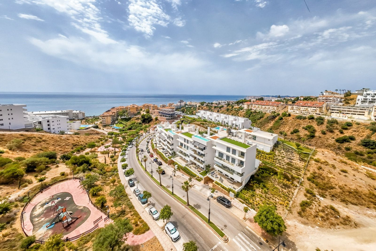 2 Bedroom Apartment in Fuengirola - Photo 32