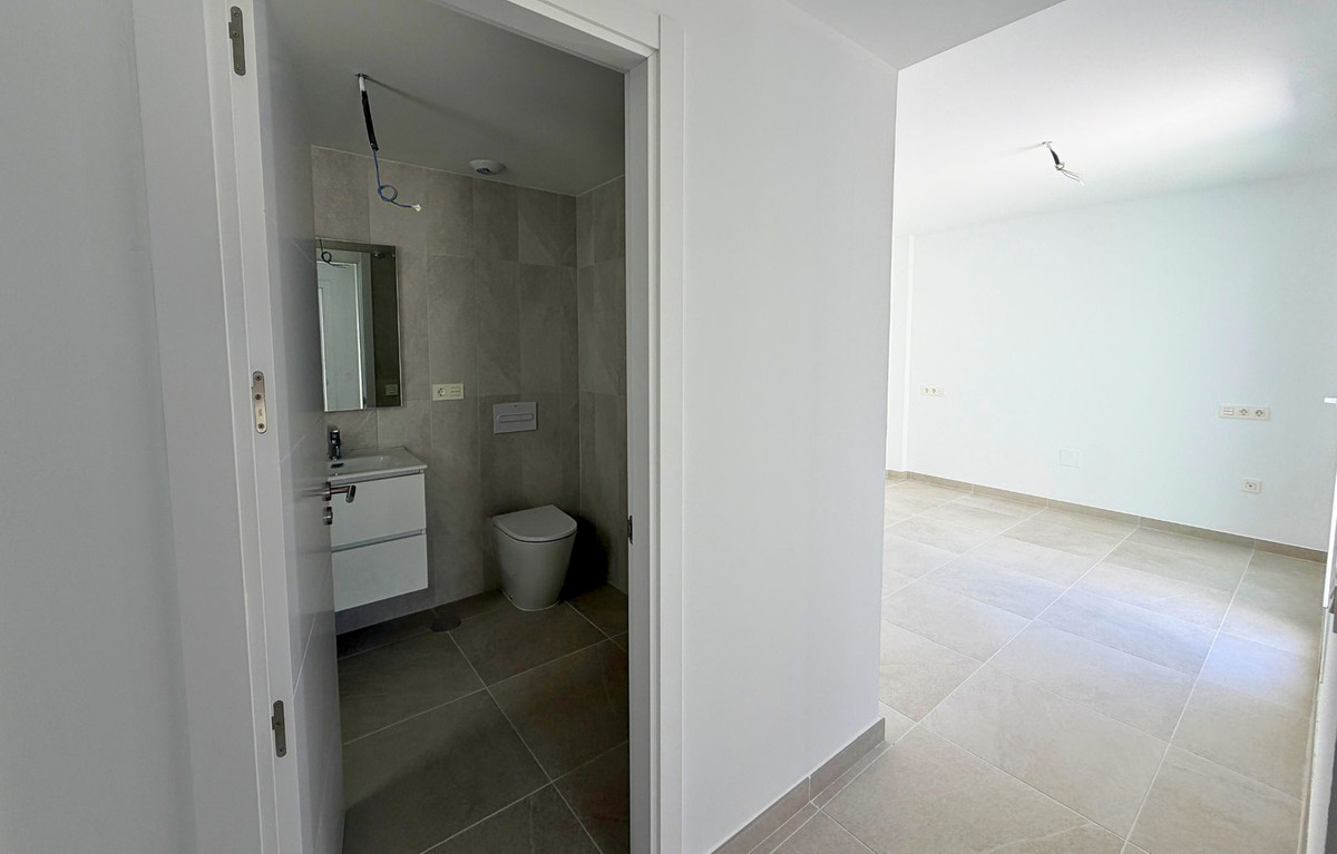 2 Bedroom Penthouse in Mijas - Photo 20