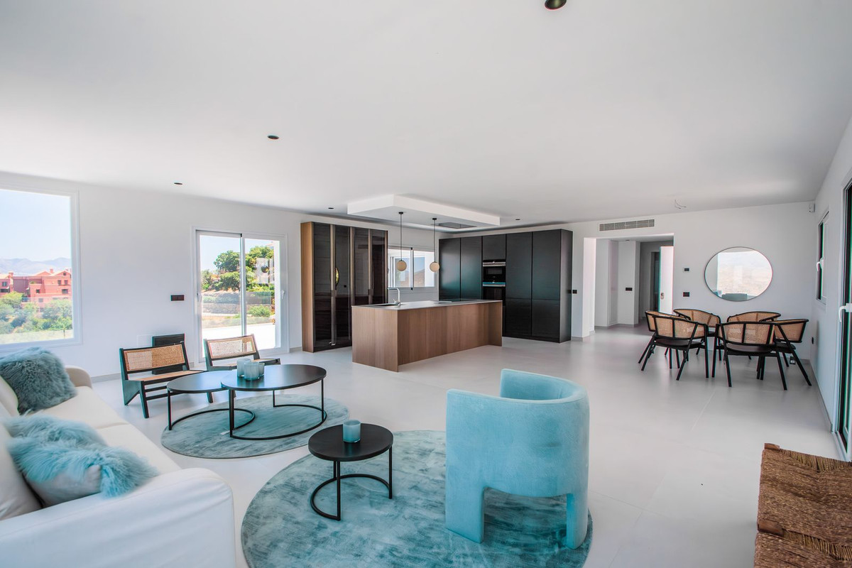4 Bedroom Villa in Marbella - Photo 4