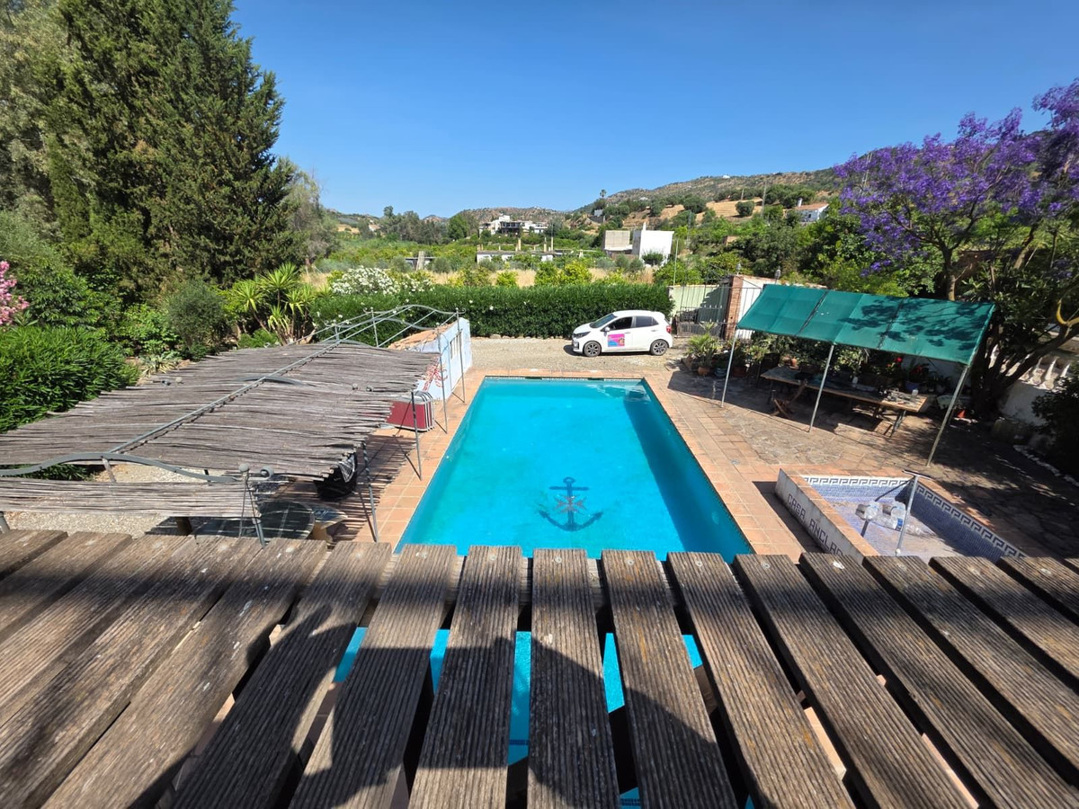 4 Bedroom Country house in Guaro - Photo 25