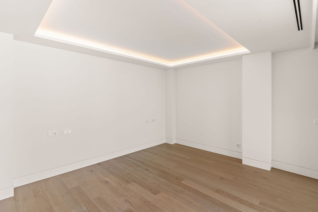 4 Bedroom Penthouse in Estepona - Photo 23