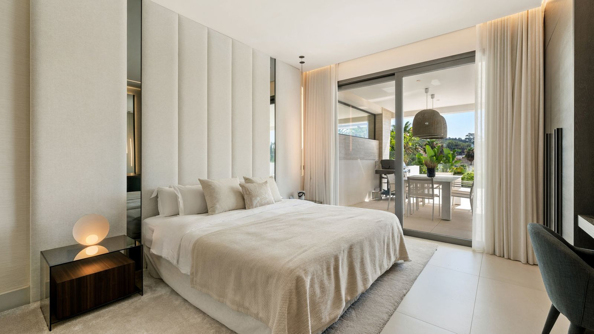 4 Bedroom Apartment in Marbella - Photo 7