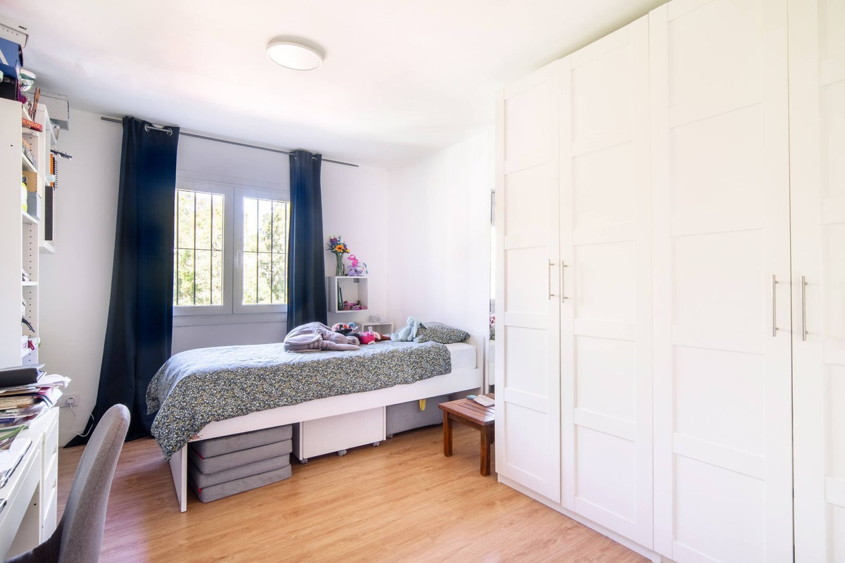 3 Bedroom Townhouse in Estepona - Photo 8