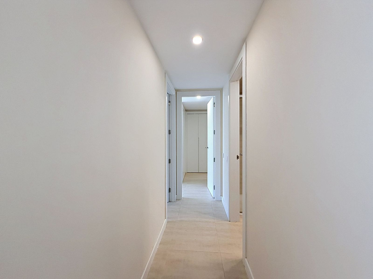 2 Bedroom Apartment in Estepona - Photo 17