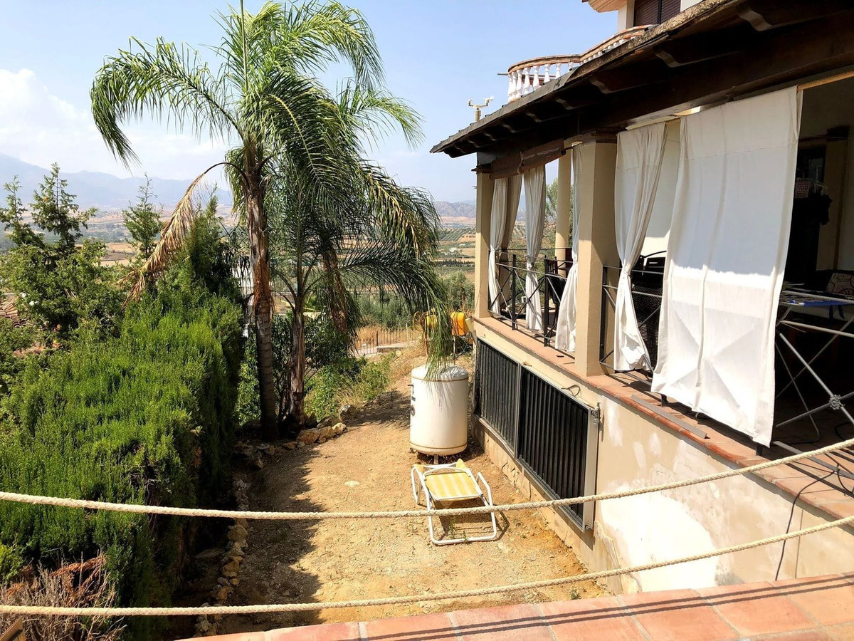 4 Bedroom Villa in Coín - Photo 2