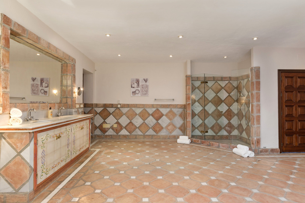 12 Bedroom Villa in Benahavís - Foto 27