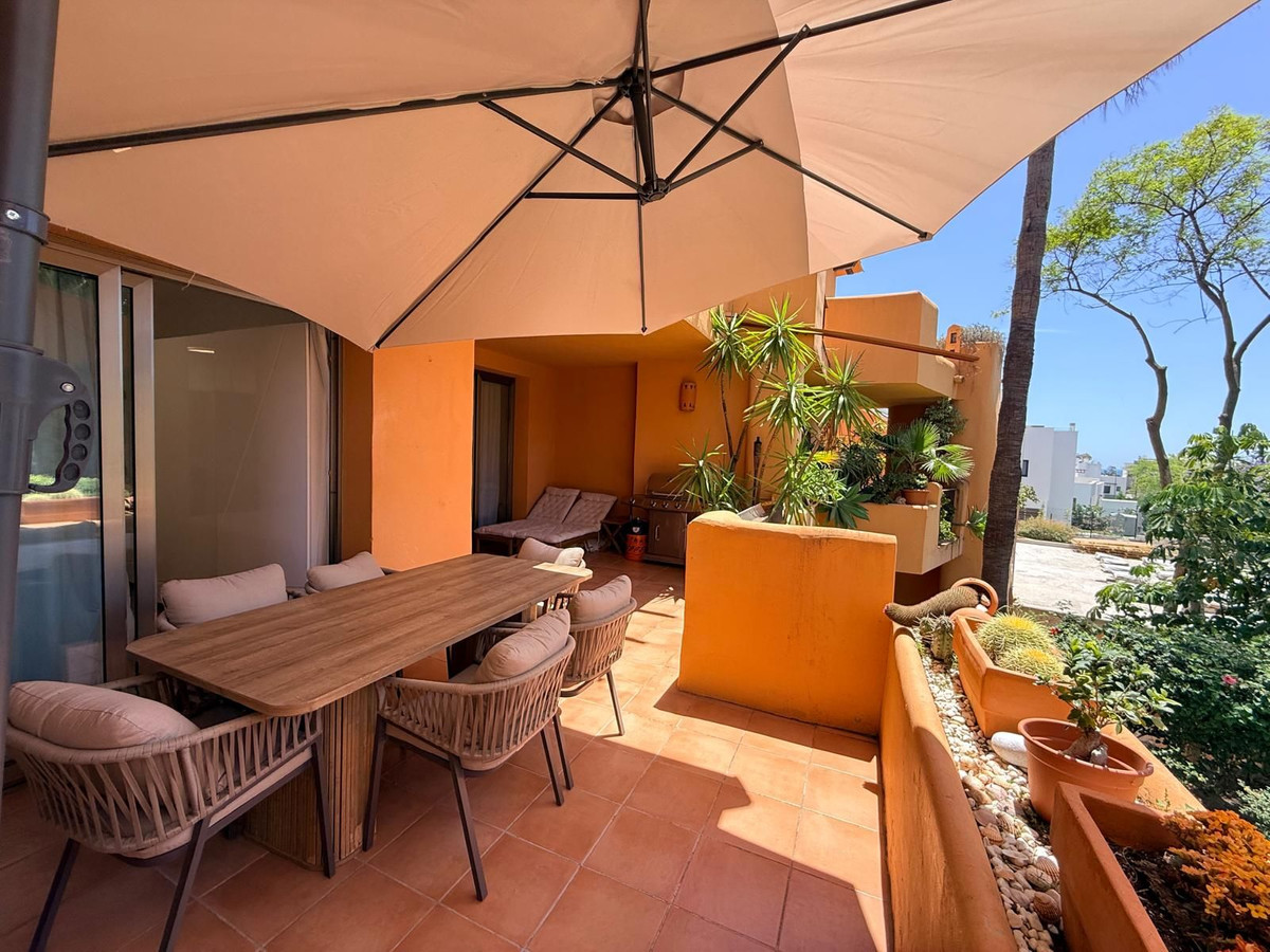 2 Bedroom Apartment in Estepona - Photo 3