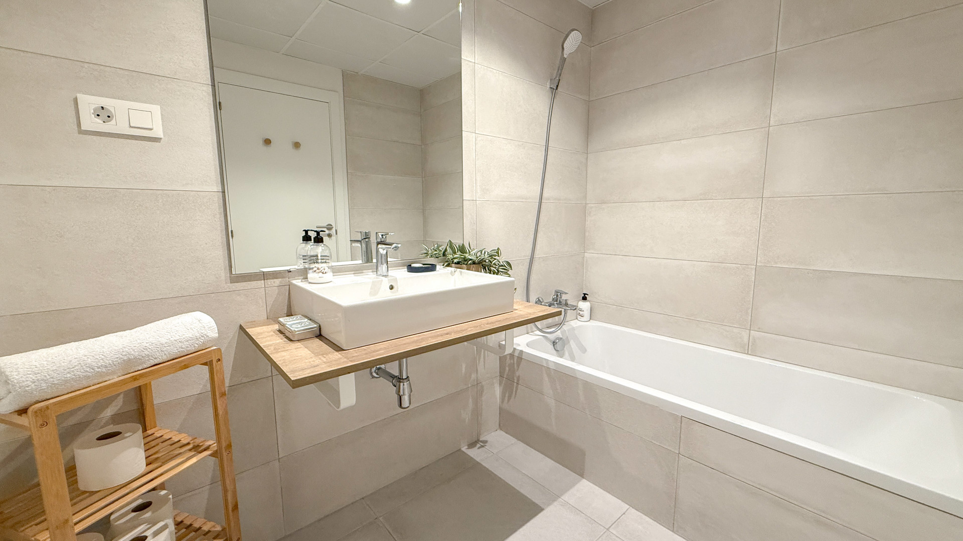 3 Bedroom Apartment in Estepona - Photo 10