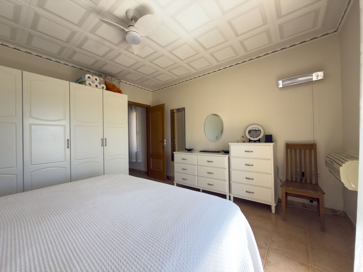 5 Bedroom Villa in Coín - Photo 32