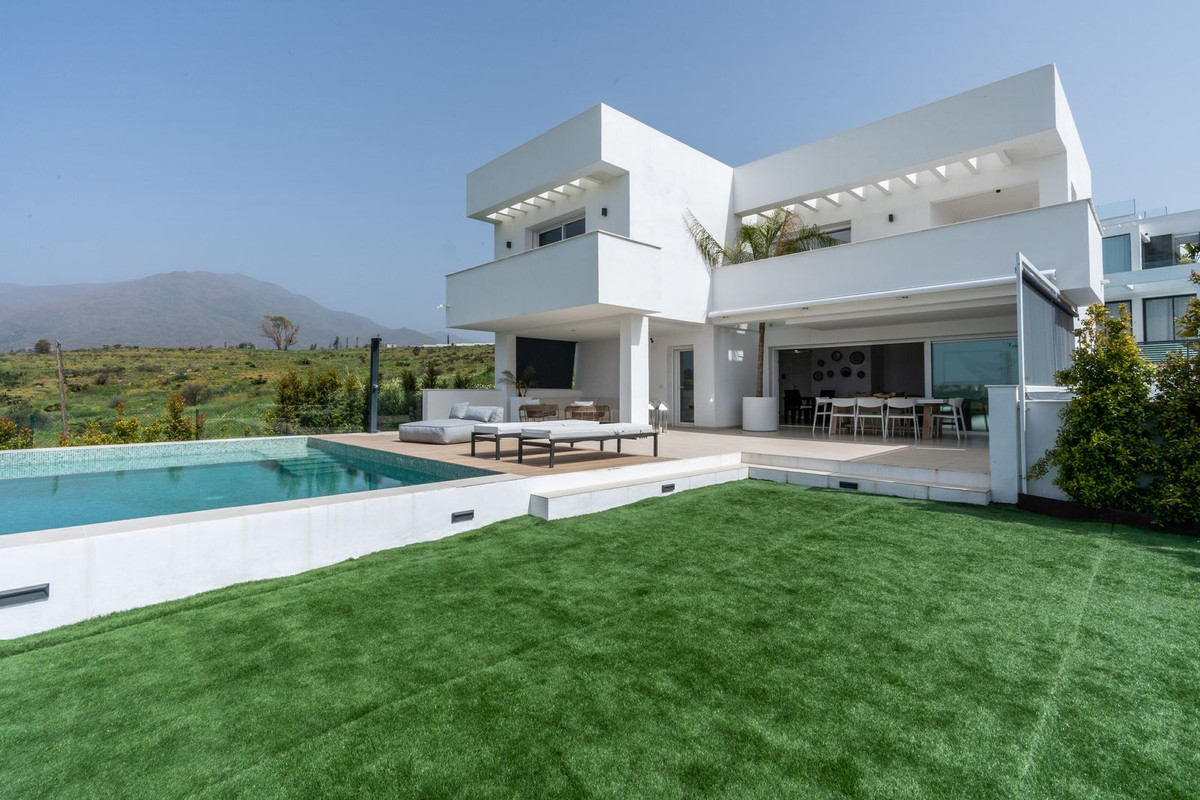3 Bedroom Villa in Estepona - Photo 46
