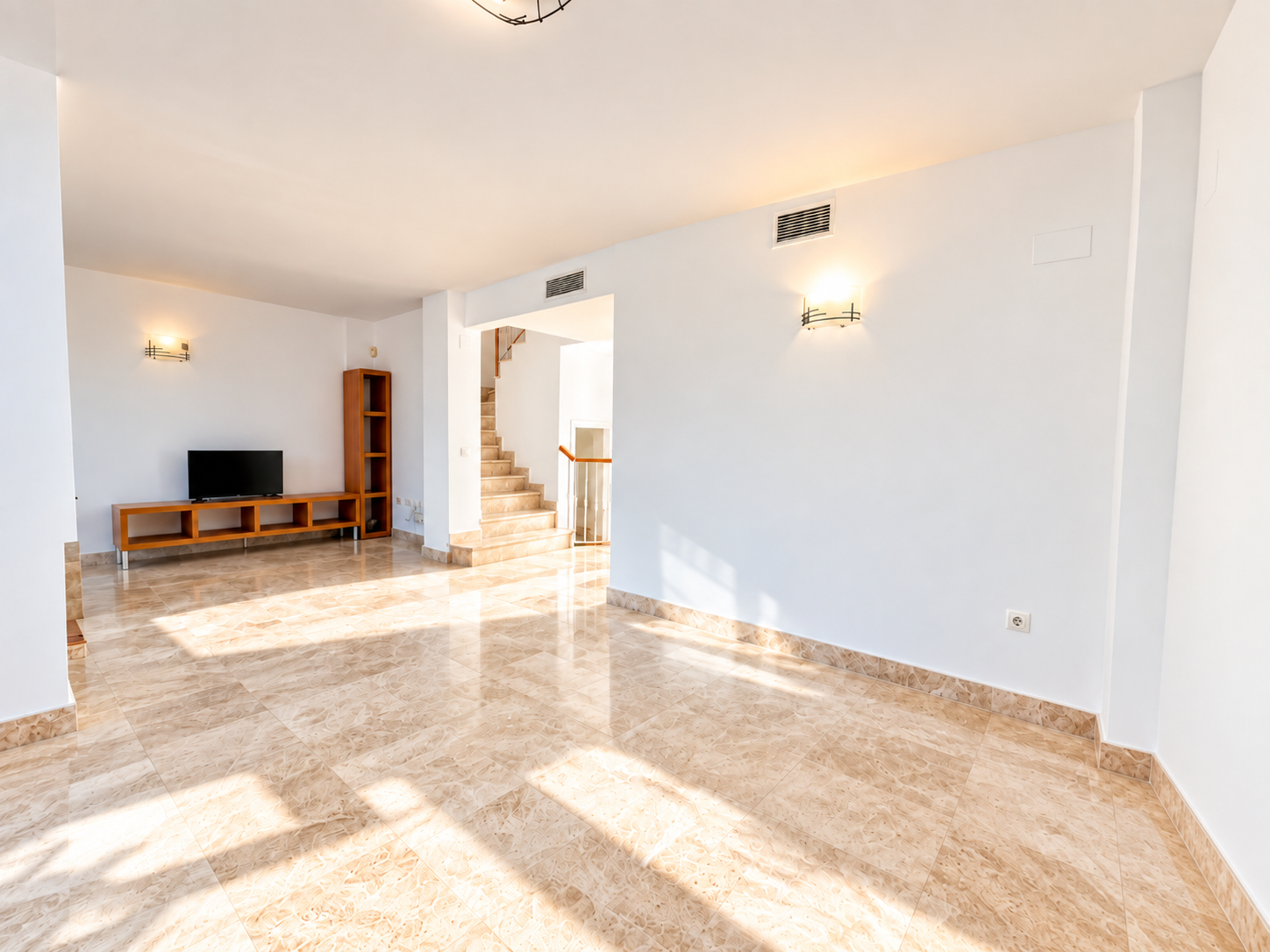 3 Bedroom Townhouse in Marbella - Photo 7