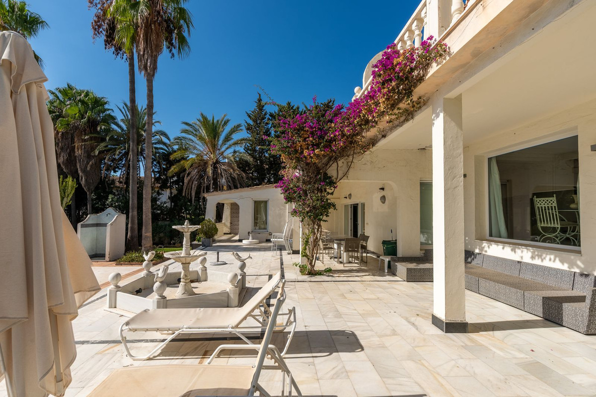 4 Bedroom Villa in Estepona - Photo 5
