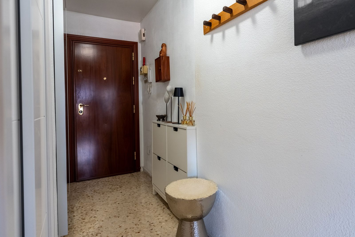 2 Bedroom Apartment in Fuengirola - Photo 17
