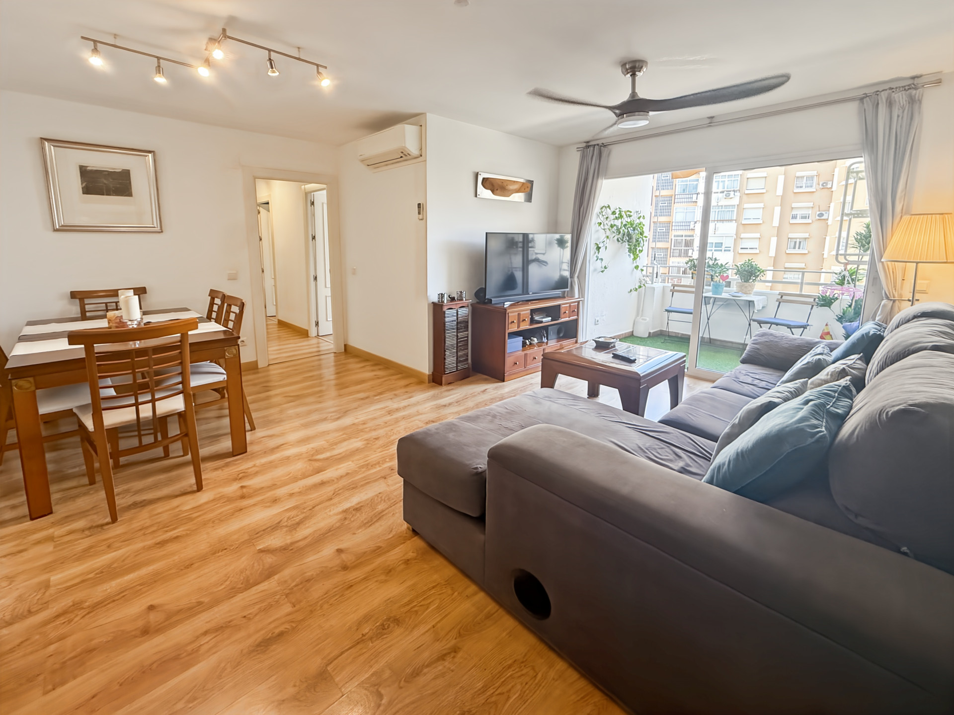 4 Bedroom Apartment in Torremolinos - Photo 6