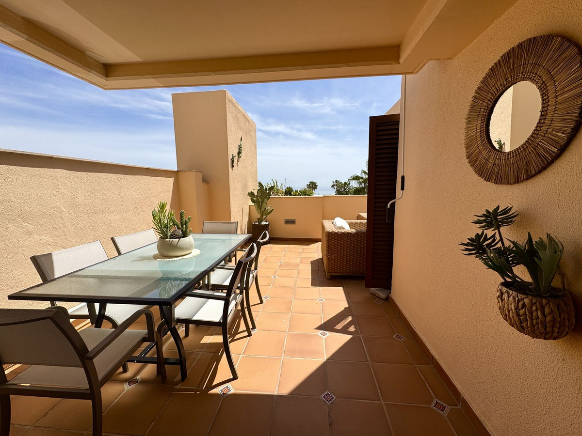 2 Bedroom Penthouse in Estepona - Photo 18