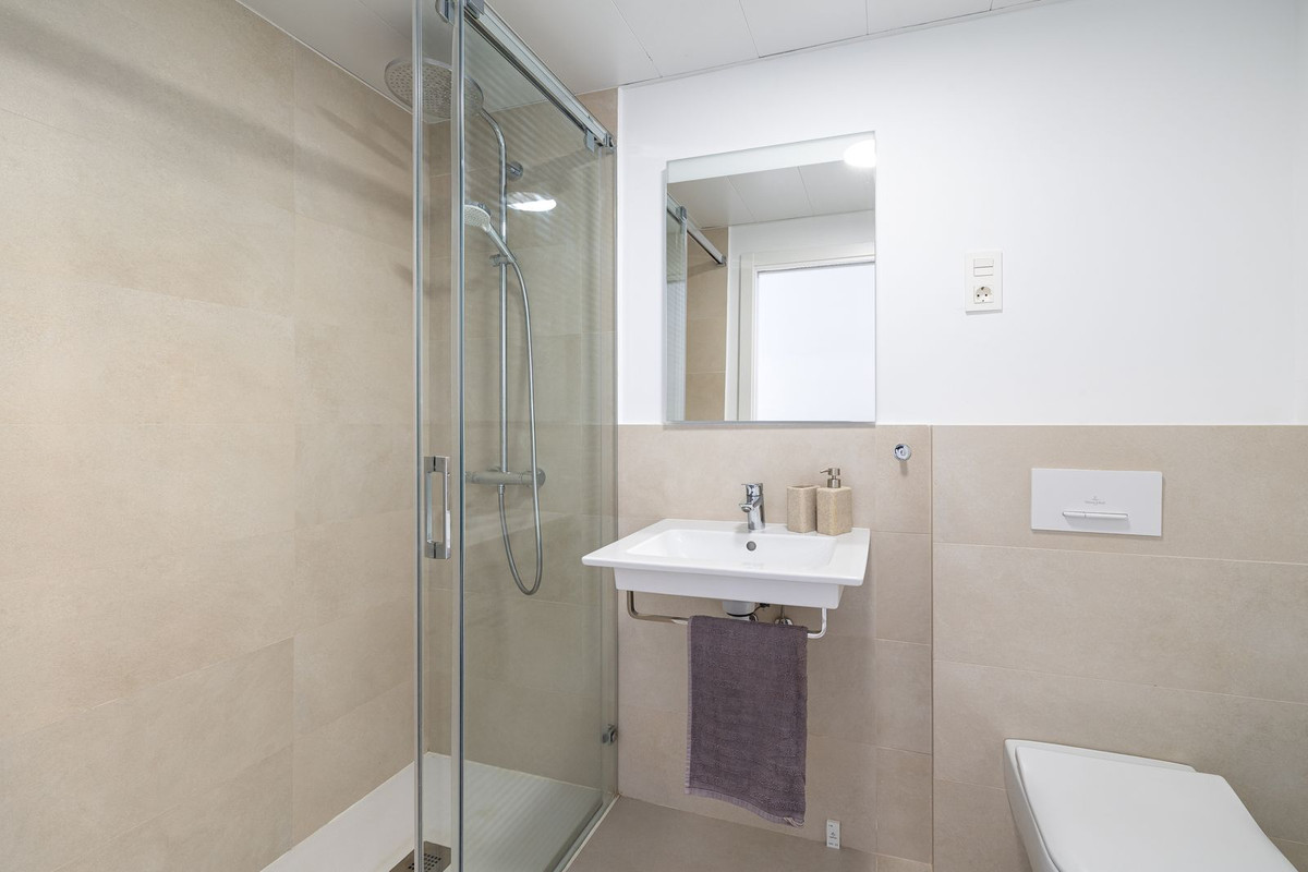 3 Bedroom Penthouse in Benalmádena - Photo 28
