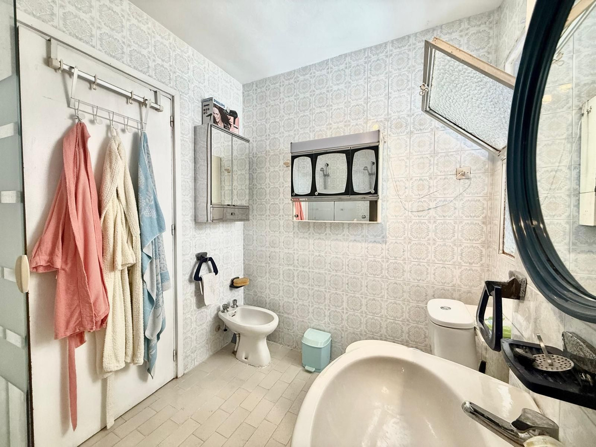 3 Bedroom Apartment in Fuengirola - Photo 13