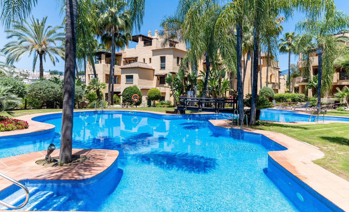 3 Bedroom Penthouse in Estepona - Photo 4