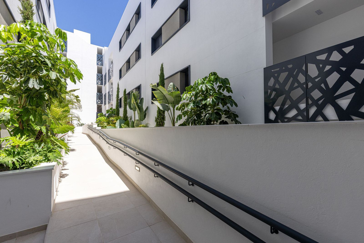 3 Bedroom Apartment in Estepona - Photo 40