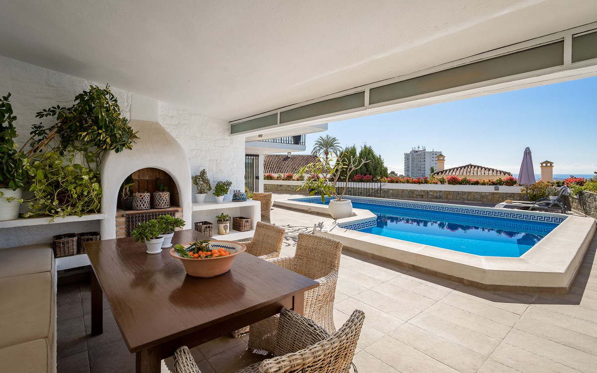 4 Bedroom Villa in Marbella - Photo 29