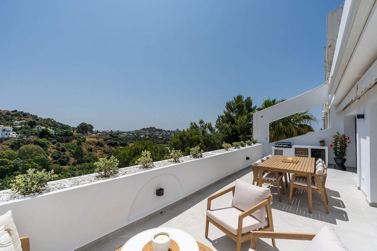 3 Bedroom Apartment in Benahavís - Photo 22