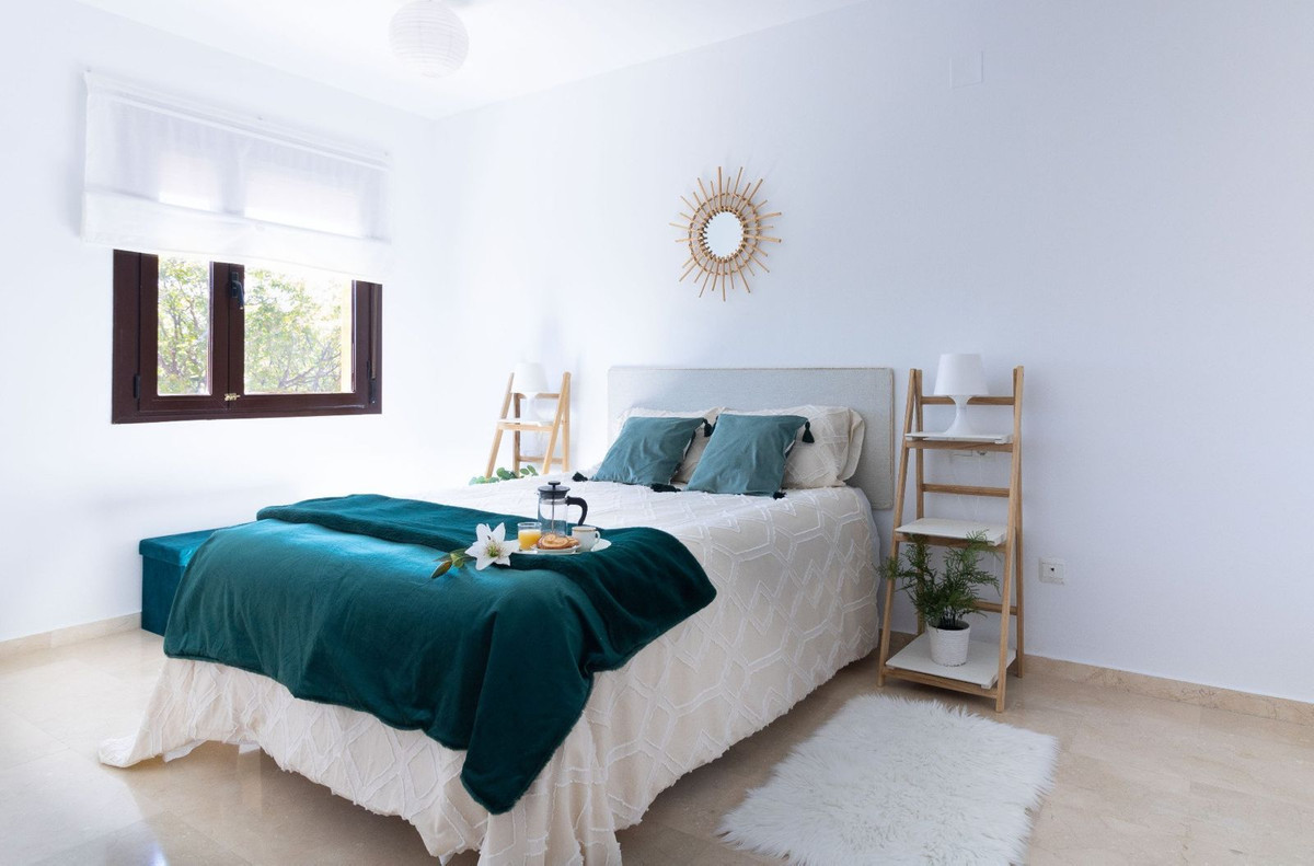 2 Bedroom Apartment in Estepona - Photo 15