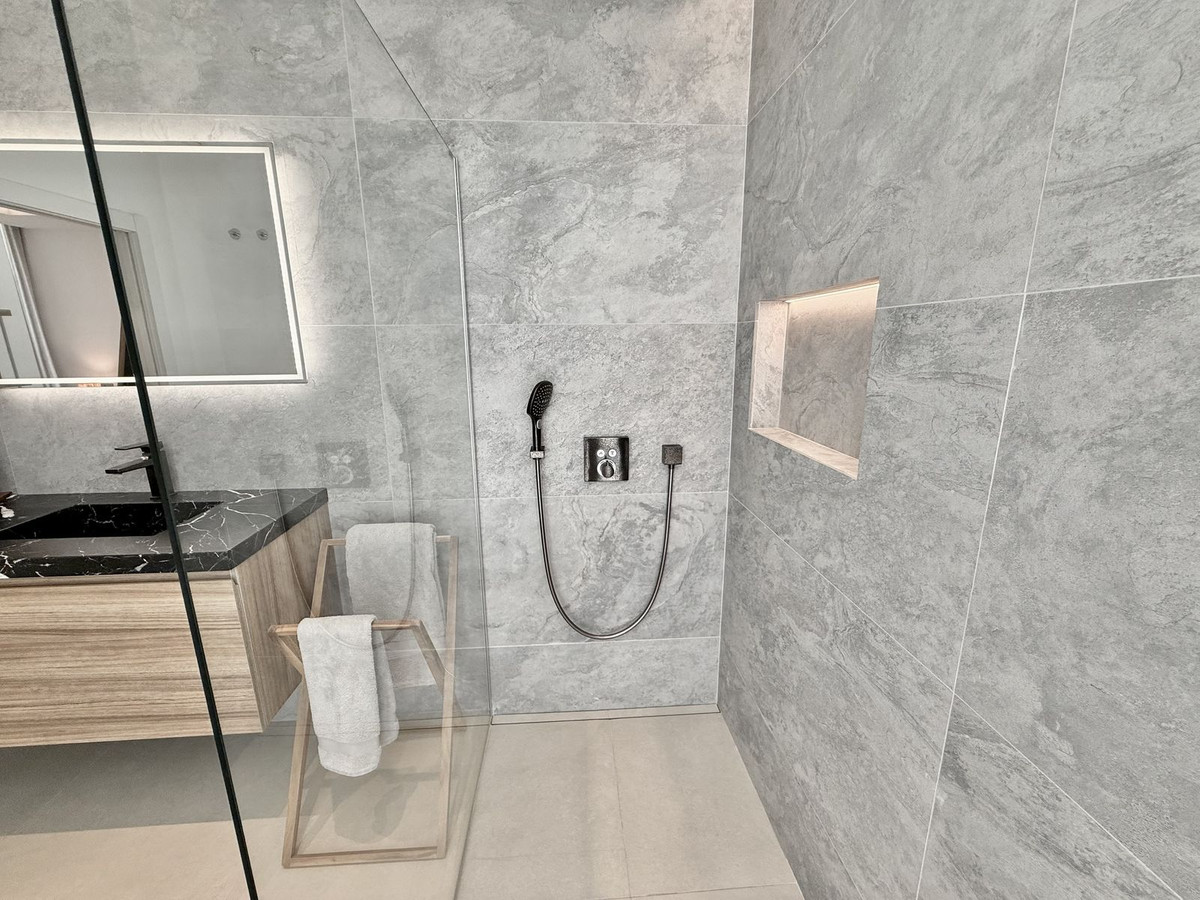 4 Bedroom Villa in Estepona - Photo 58