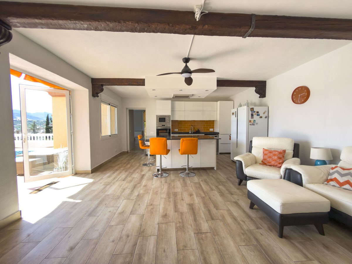 5 Bedroom Villa in Coín - Photo 37