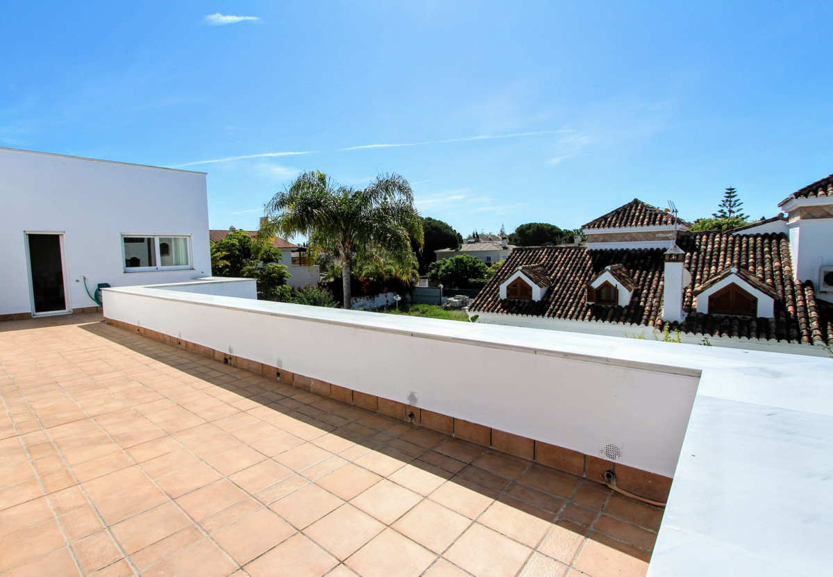 6 Bedroom Villa in San Pedro de Alcántara - Photo 13