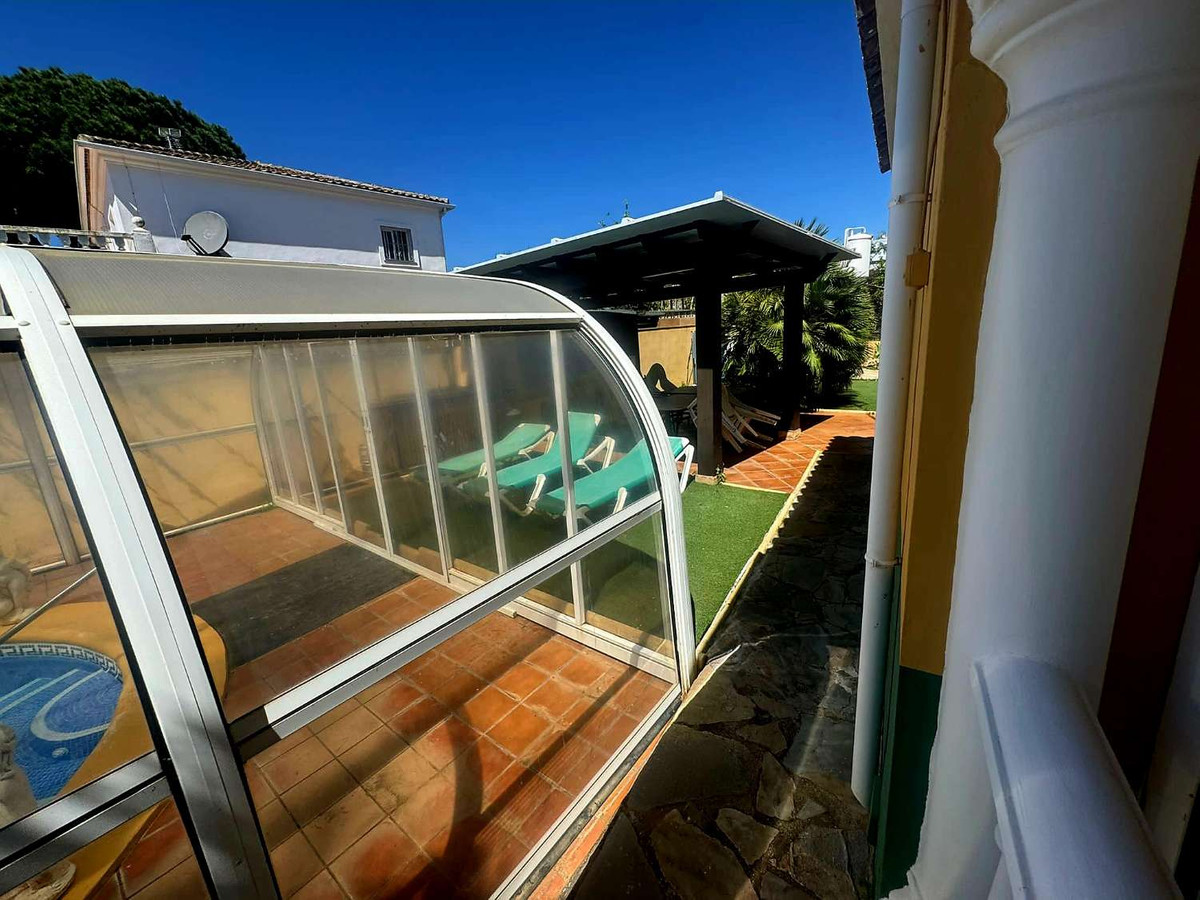 4 Bedroom Villa in Marbella - Photo 28