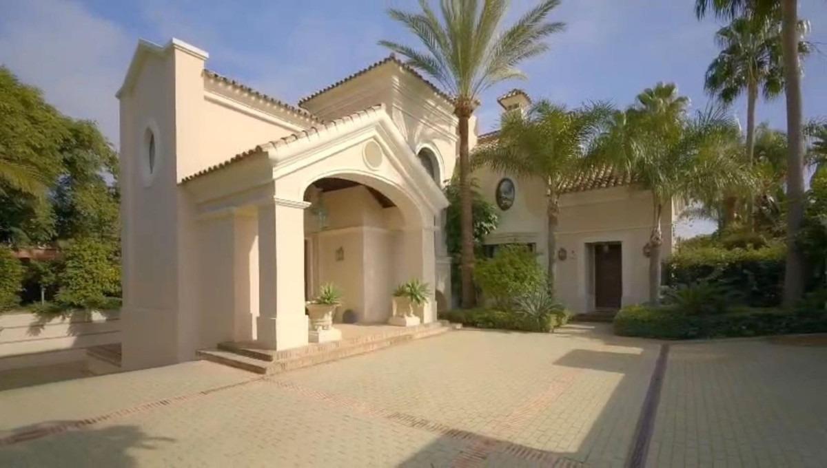 8 Bedroom Villa in San Pedro de Alcántara - Photo 6