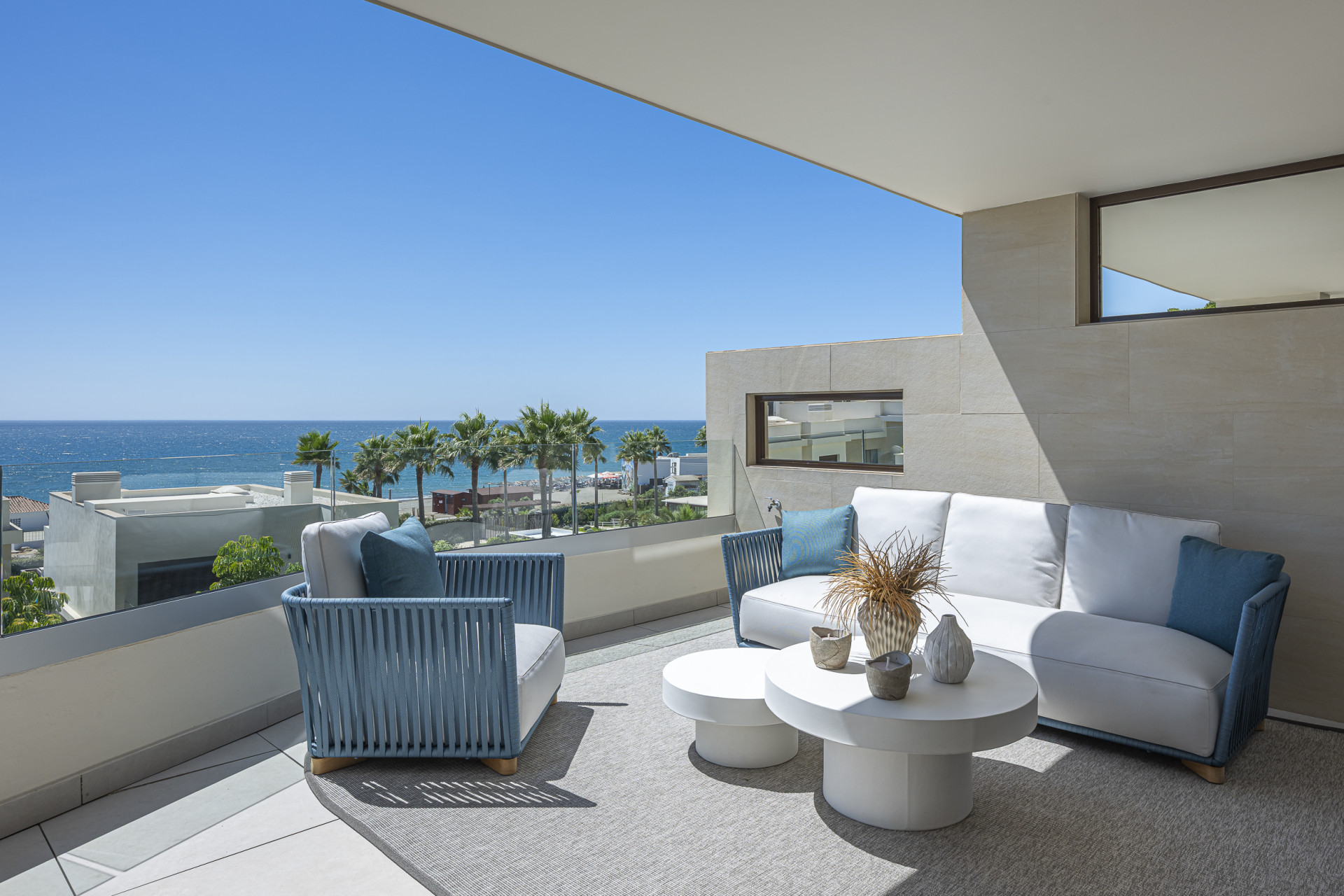 2 Bedroom Apartment in Estepona - Photo 3