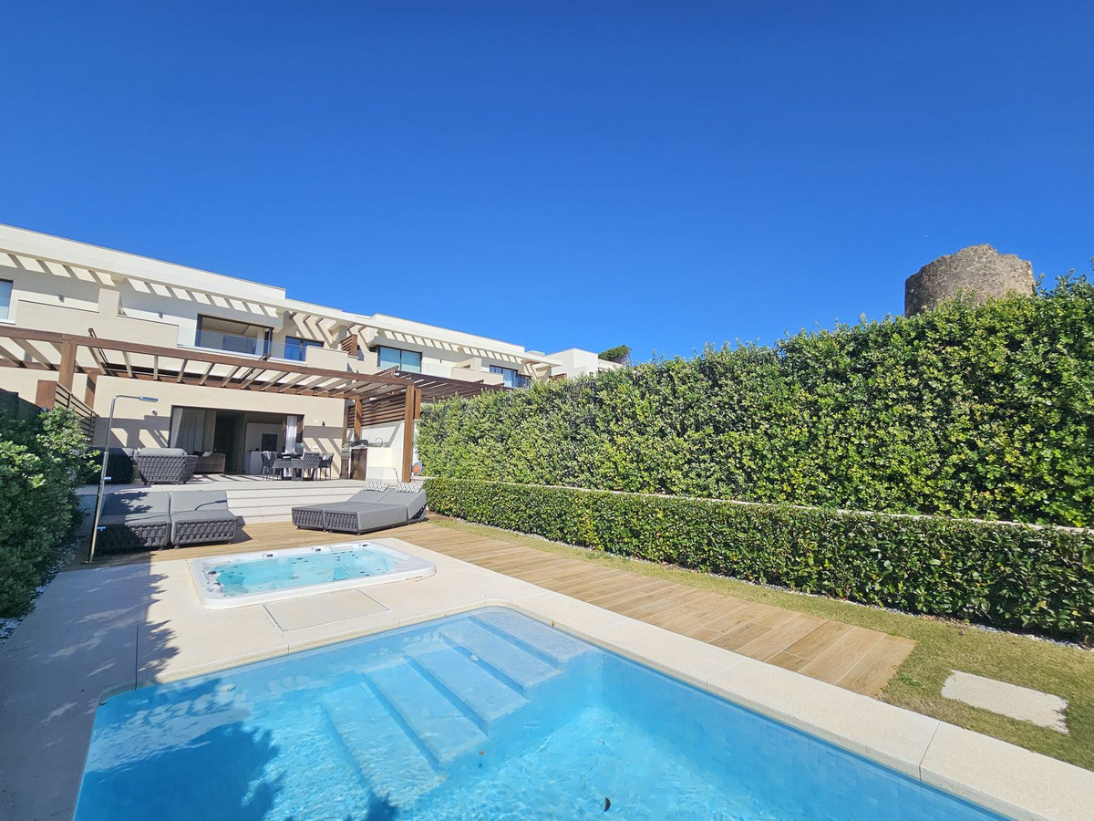 4 Bedroom Townhouse in Estepona - Photo 19