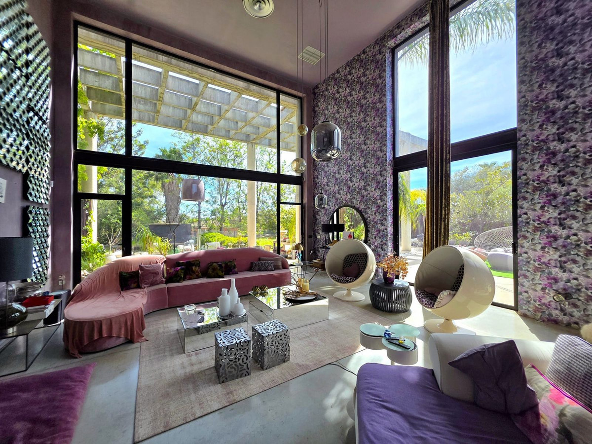 5 Bedroom Villa in Estepona - Photo 17